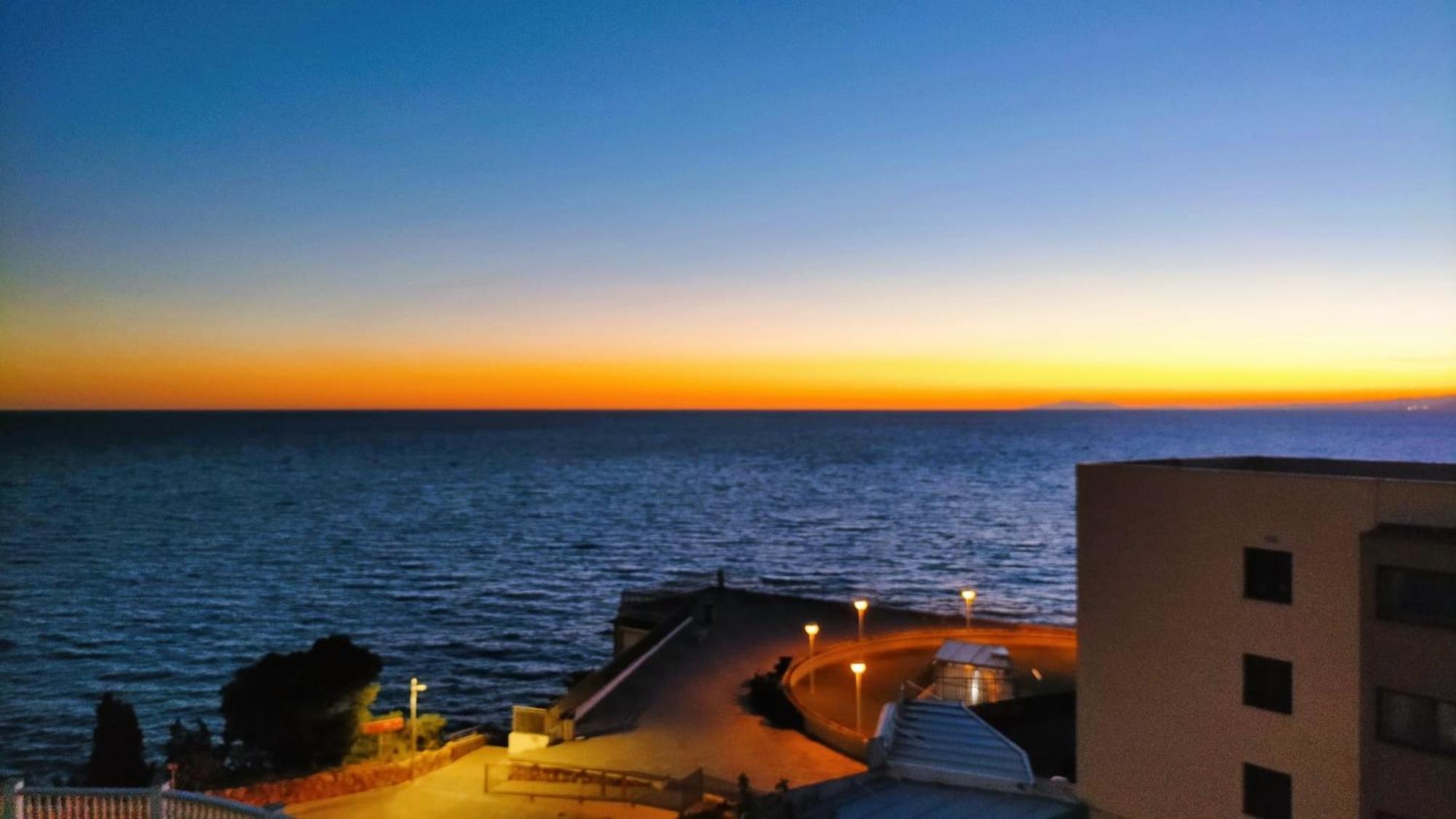 Paradis, Stunning Sea View & Close Center Apartment